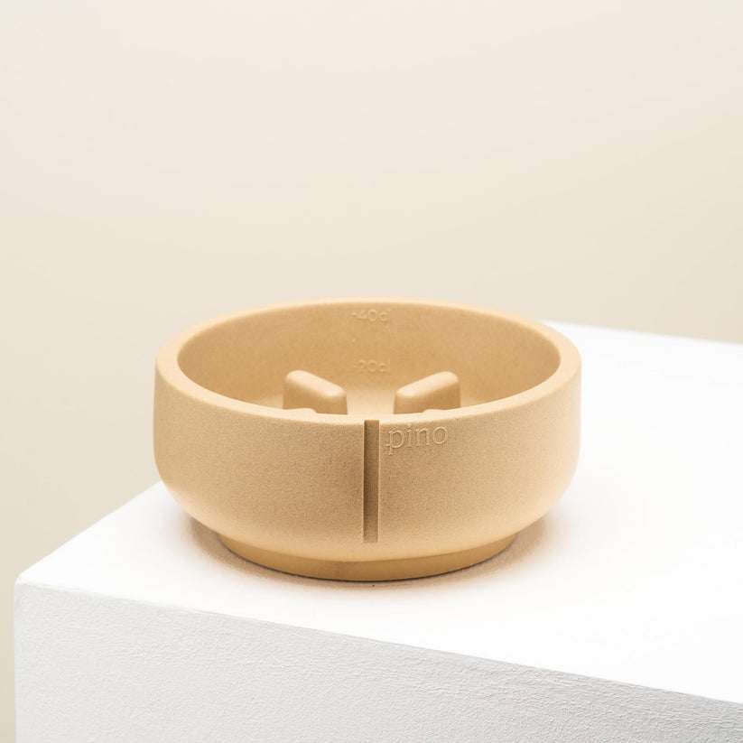 kleiner Fressnapf ANTISCHLING Design Napf aus Sand als Langsamfütterer von Benny Burton, stabil, schwer, nachhaltig, handgefertigt