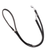 Verstellbare schwarze und braune Hundeleine aus hochwertigem naturbelassenem Leder mit rostfreiem Karabiner und drei Längenoptionen.